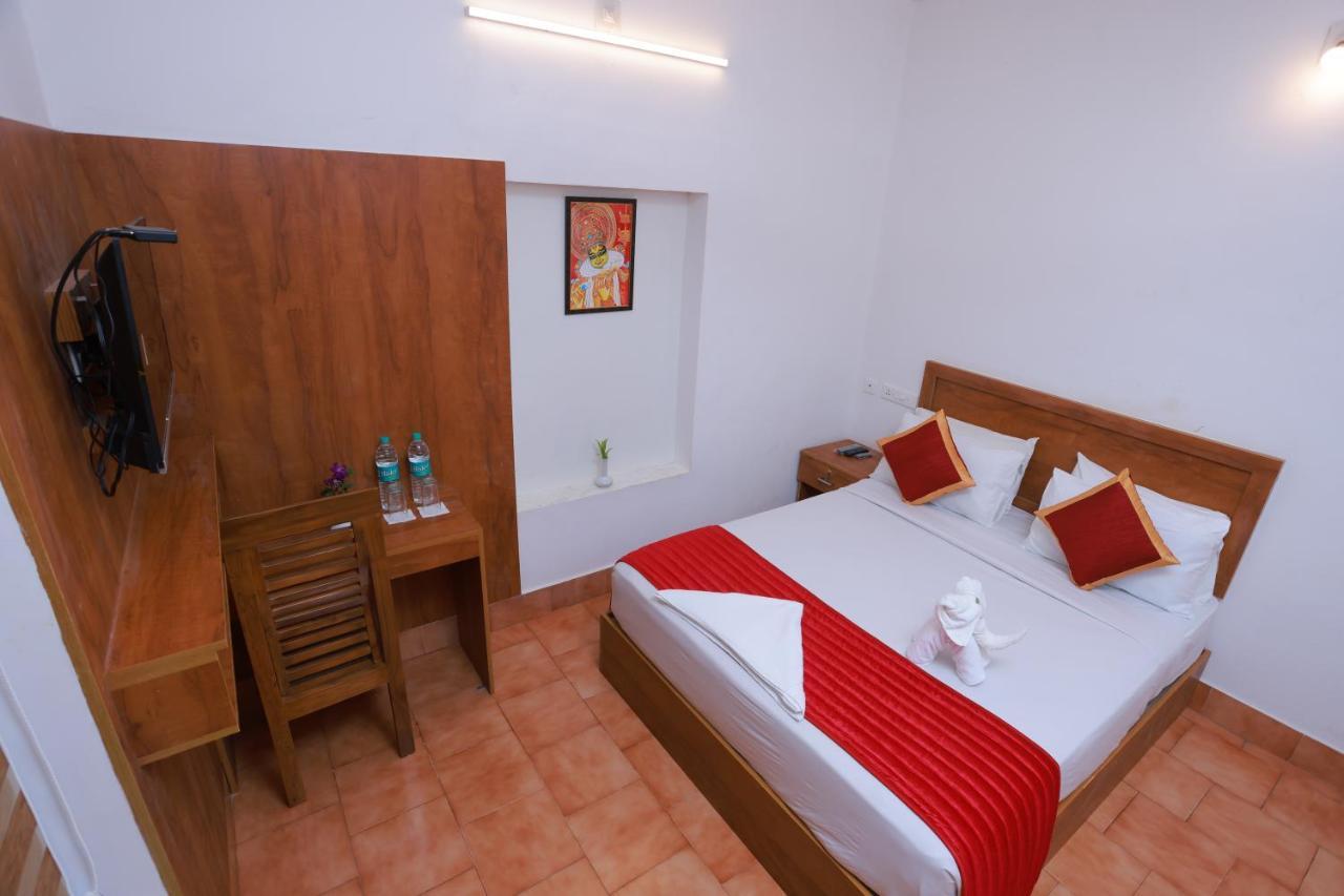 ורקלה Malavikas Black Beach Resort מראה חיצוני תמונה